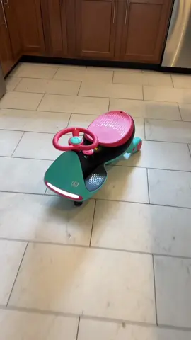 Electric wiggle car on TikTok shop #wigglecar #rideontoy #kidstoys #christmastoys 