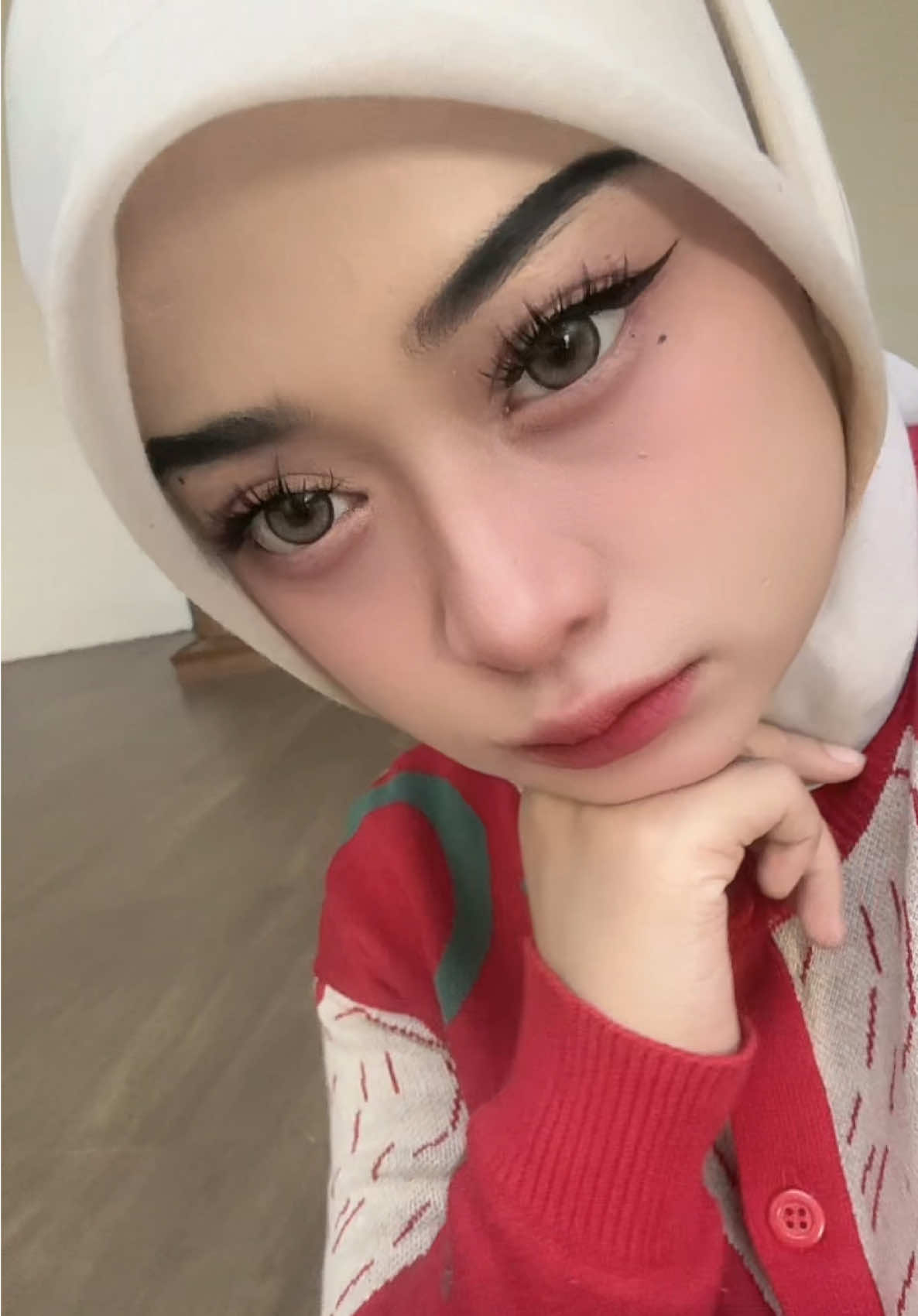 kunci makeup ada di mata (menurut aku pribadi)