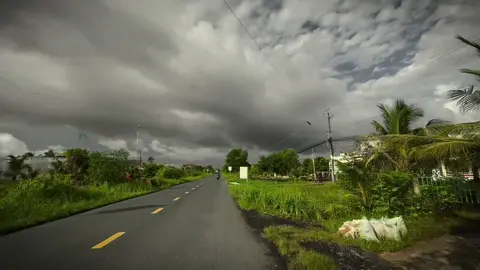 Có ai mê cái thời tiết âm u này giốg tui hog🤭💨⛈️#xuhuongtiktok #chill #triểnmưa #69camau 🥰❤️❤️💨💨
