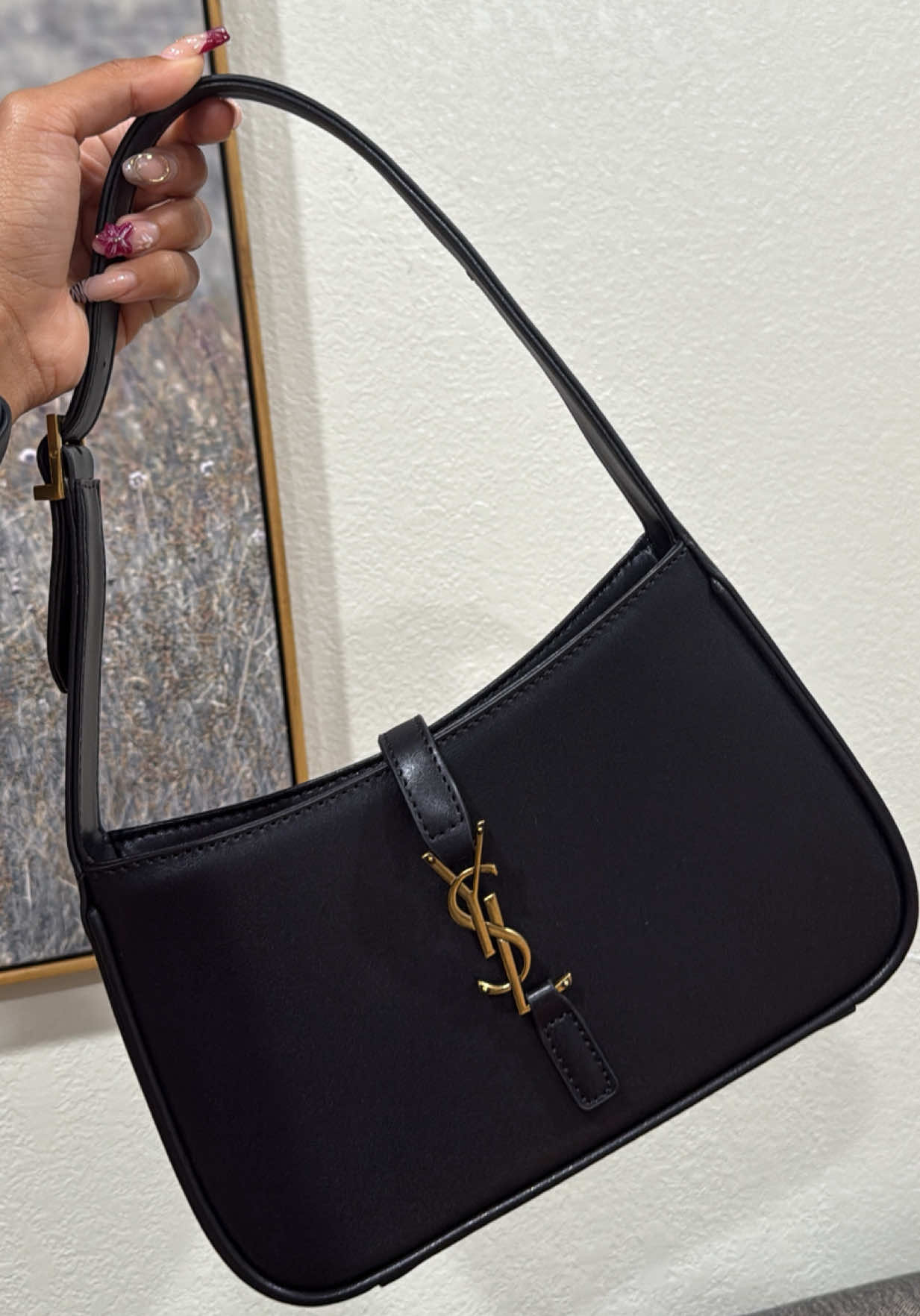 I am OBSESSED with this bag, helllloooo??? 😍   Plussss if you use the link in my bio you get $ off!!!  #ysl #purse #paratiiiiiiiiiiiiiiiiiiiiiiiiiiiiiii #fyp #lucehot 