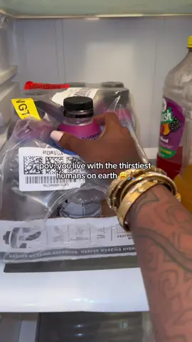 these people are so thirsty over here 😩🙏🏾😭 #proteininfusedwater #protein #powerlifting #tiktokshopcreatorpicks #tiktokshoplabordaysale 