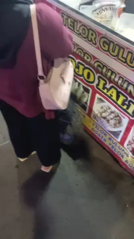 ayang minta jajanin telur gulung yang lagi viral 🤭 #telurgulung #viraltiktok #lewatberandafyp 