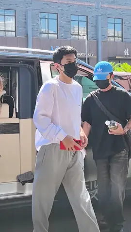 26.08.2025 🎥ถ่ายทำวันที่12 🎬ซีรีส์เรื่อง  江山为聘 Jiāngshān wèi pìn  ของนักเขียน Xing Yanyan  📍นำแสดงโดย  🤴🏻เฉินเจ๋อหย่วน  รับบท 英寡 ( Yīng guǎ อิงกว่า )  #陈哲远 #เฉินเจ๋อหย่วน #ChenZheyuan #ติ่งสายเปย์ #chenzheyuan1996fctik 