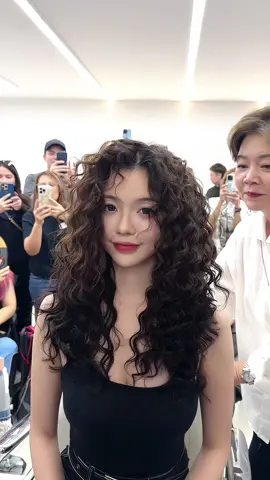 Hippie perm cho thế hệ Genz 💃🏻 được chia sẻ chi tiết trong khoá uốn 103 Thái Lan 🇹🇭 Việt Nam 🇻🇳 #xuhuongtiktok #curlyhair #hippie #Ats #huongdangacademy 