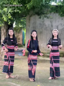 Mấy bé đã lên đồ đẹp còn mấy chị khi nào chốt đồ ạ #gaixinhtaynguyen #thocamtaynguyen #cogaitaynguyen#thổcẩm 