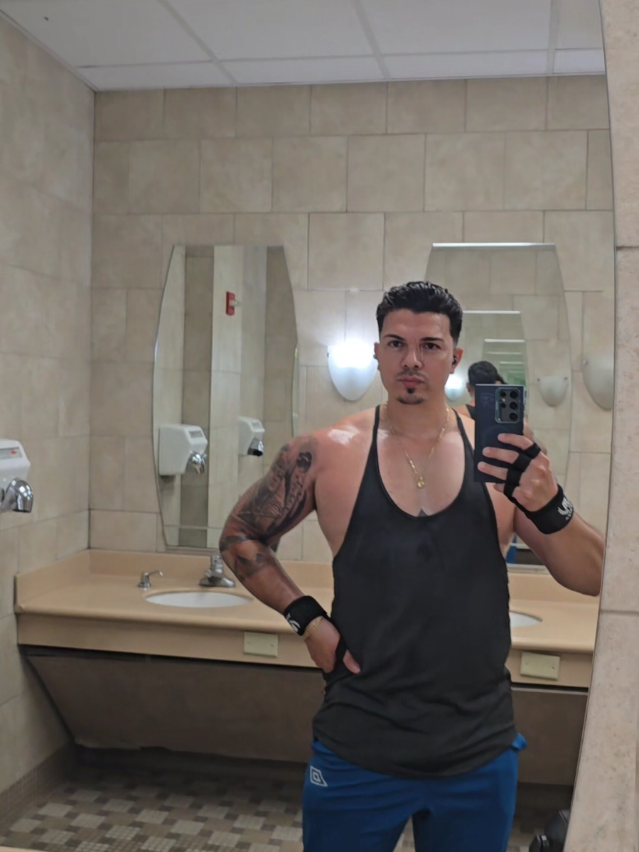 💪😎 #gym  #workout  #gymtiktok  #latino  #fypシ 