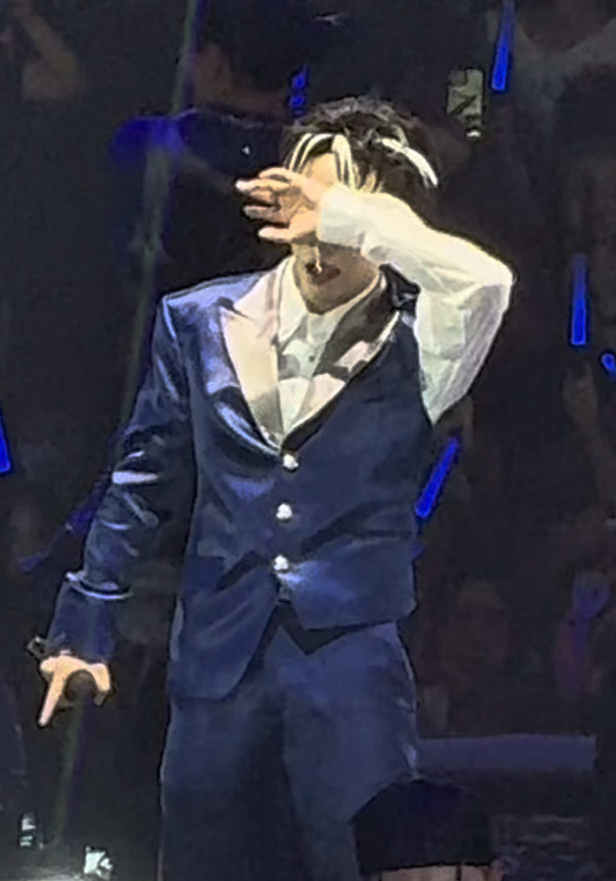 Kệ mình nhắm mắt nhảy luôn 🤣 Dí cameraman với dancer xong ảnh dí luôn cái bàn nâng 🤡 #QuangHungMasterD #Muzik #ThuyTrieu 