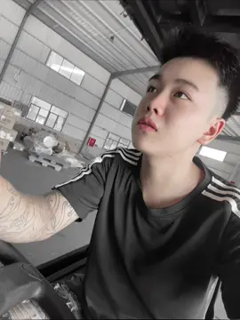 Mình ngồi cạnh nhau….