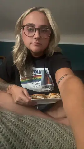 Taco Bell addicts try to new menu item : chicken chalupa thing 7.5/10 #tacobell#tacobellnewmenuitem#Foodie#tacobellpartner#mukbang 