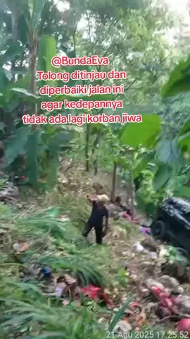 laka lantas di jalan suban arah ke pasar batu suluh diduga karna jalan longsor dan tidak ada pembatas jalan hingga menyebabkan mobil tergelincir ke jurang alhamdulillah tidak ada korban jiwa semoga jalan nya segera ditinjau dan diperbaiki oleh pemerintah terkait agar tidak lagi menelan korban #ComfortSegredos #pwdpi #bandarlampung #viral #fyp @Bunda Eva @Kominfo Kota Bandar Lampung @Rahmat Mirzani Djausal 