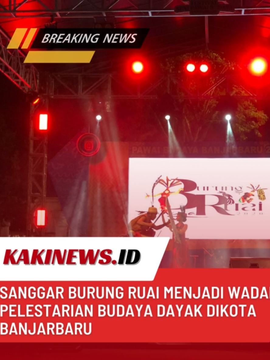 SANGGAR BURUNG RUAI MENJADI WADAH PELESTARIAN BUDAYA DAYAK DIKOTA BANJARBARU Sanggar Burung Ruai menjadi salah satu wadah pelestarian budaya Dayak yang terus konsisten menampilkan karya seni. Sanggar yang berdiri sejak Februari 2020 ini diketuai oleh Alferina Rekcson, dan berawal hanya dari tiga orang anggota di masa pandemi Covid-19. “Awalnya hanya kami bertiga yang ingin tarian Dayak tetap ada, khususnya dalam acara pernikahan. Dari situlah Sanggar Burung Ruai terbentuk, meski mulanya belum memakai nama itu,” ungkap Alferina. Seiring waktu, minat generasi muda terhadap kesenian daerah semakin tumbuh. Banyak pelajar dan remaja dari berbagai daerah yang menempuh pendidikan di Banjarbaru bergabung untuk belajar sekaligus melestarikan budaya Dayak. Sanggar Burung Ruai kemudian resmi terdaftar di Dispora Banjarbaru dan kerap dilibatkan dalam berbagai kegiatan pemerintah daerah. “Puji Tuhan, kami mendapat dukungan penuh dari Dispora. Misi kami memang untuk memajukan dan mengenalkan budaya Dayak kepada masyarakat luas,” tambah Alferina. Tak hanya di Banjarbaru, sanggar ini juga mulai membuka pelatihan seni di Banjarmasin, termasuk untuk anak-anak usia dini. Salah satu pencapaian membanggakan, keterlibatan Sanggar Burung Ruai dalam film layar lebar Racun Sangga. “Awalnya kami diminta tampil menari saat Festival. Namun dalam waktu singkat, ternyata penampilan itu berlanjut menjadi bagian dari syuting film. Luar biasa sekali karena tarian asli Dayak yang kami bawakan sesuai dengan alur cerita film tersebut,” jelasnya. Pada Festival Seni dan Pawai Budaya Banjarbaru 2025 di Lapangan Murjani, Sanggar Burung Ruai kembali tampil memikat dengan berbagai kreasi, mulai dari fashion show hasil kolaborasi dengan Gusti Alia Collection, hingga tarian khas Dayak seperti tarian mandau dan penampilan alat musik sape. Alferina menegaskan, Sanggar Burung Ruai terbuka untuk kolaborasi serta terus mengembangkan kreativitas, termasuk merancang busana-busana tari dan kostum etnik. “Kami membawa semangat Dayak global, yakni gabungan Dayak Ma’anyan, Dayak Ngaju, dan Dayak Kalbar,” tutupnya.