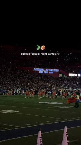 night games in the swamp >>  can’t wait for the first kickoff of the season !!!  #kickoff #floridagators #football #sec #nfl 