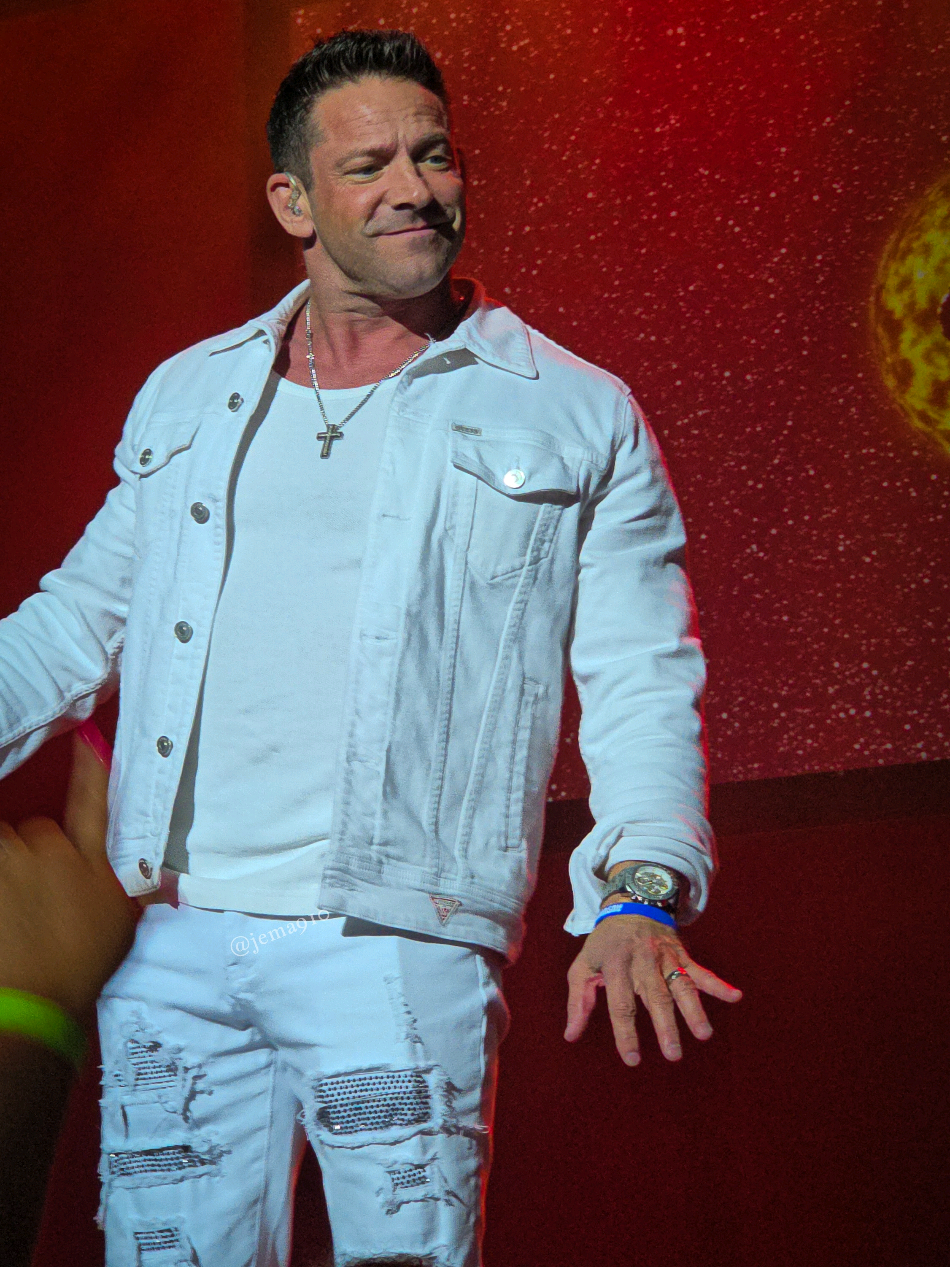 But you don't even know that I'm alive - baby to you all I am is the invisible man 98 Degrees - Invisible Man Count Basie Theater Red Bank 8.24.2025 #98degrees #nicklachey #boyband #concert #concerttok 
