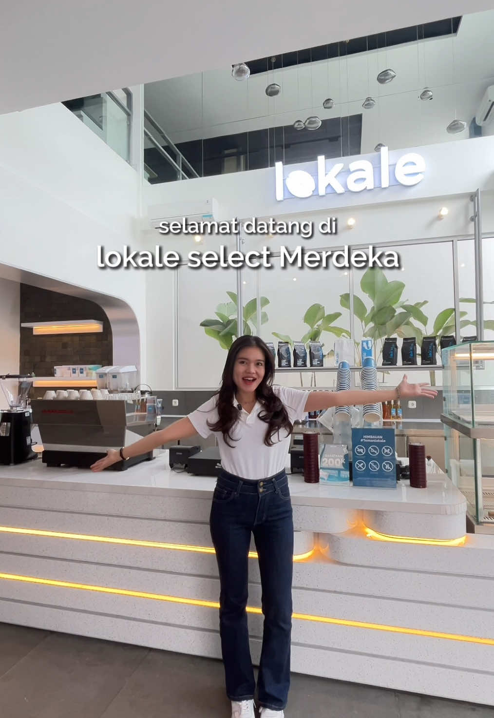 The wait is over❗️ lokale select Merdeka kini akan menemani #Temanlokale dengan experience baru! Menghadirkan lokale selection bar dan pastry freshly baked😍 Spesial Opening outlet ke-50, akan ada promo spesial untuk 50 orang pertama dengan min order 50k, Teman lokale berkesempatan untuk FREE 1x Spin Roulette🙌🏻 Pukul 17.00 WIB juga bakal ada Sunset Coffee Bar with DJ Garwill + free sample new product dari lokale!🪩 From one cup to fifty outlets, perjalanan ini tidak akan ada tanpa #Temanlokale. This is more than just coffee, this is the next level of lokale. See you at lokale Merdeka Teman lokale💙