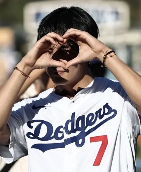 #kimtaehyung #dodgersbaseball #dodgers_v #bangtansonyeondan방탄소년단 #bangtanboys 