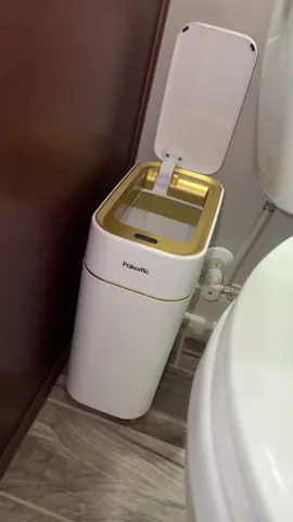 A great automatic trash can that fits into smaller spaces 🤗 #automatictrashcan #pukomctrashcan #sensortrashcan #smarttrashcan #bathroomtrashcan 