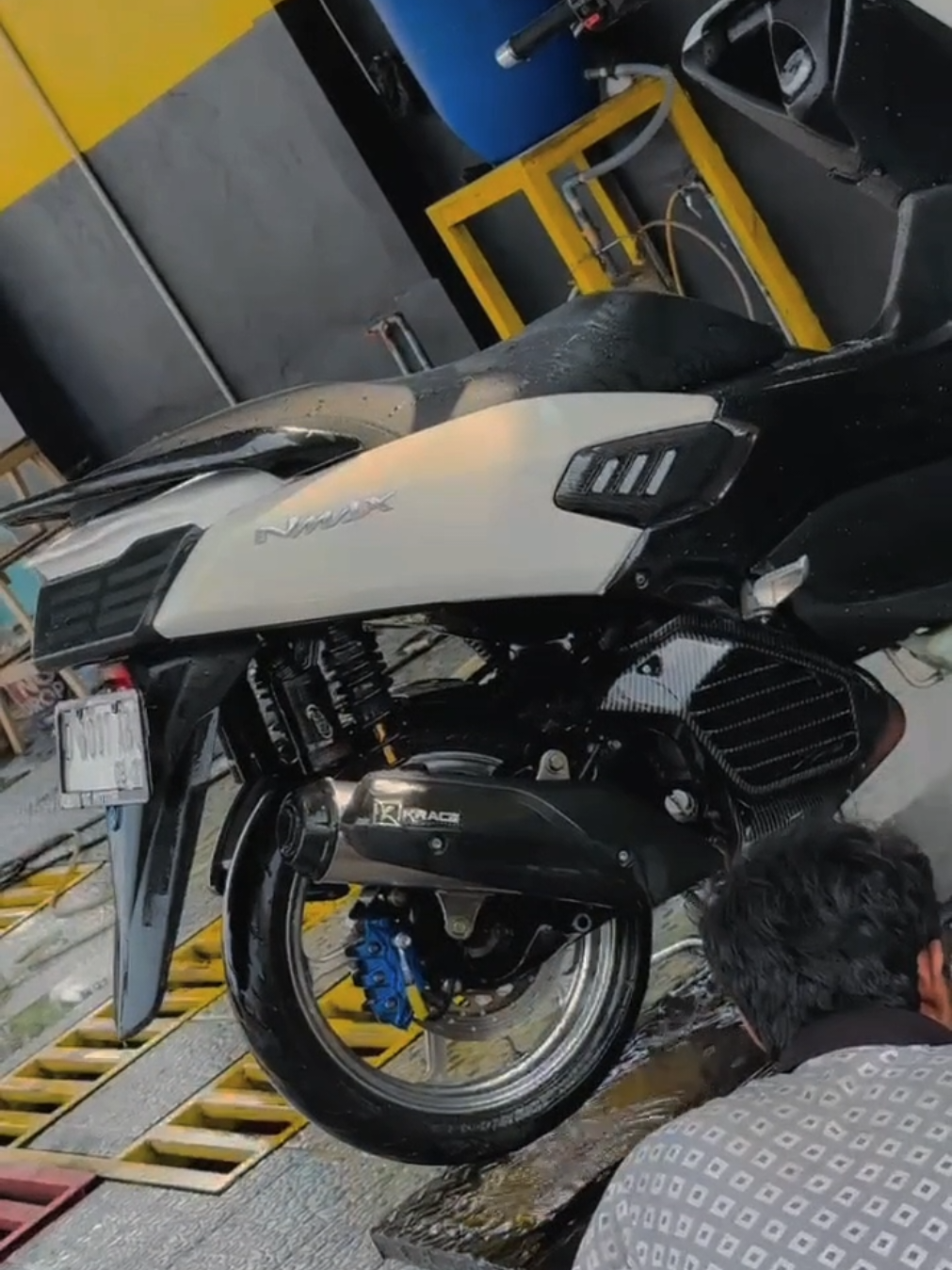 Pake VND AK55 di nmax old bikin males cuci motor sendiri. YTTA 🤭😂 #nmaxputih #nmaxmodifikasi #nmaxproper #nmaxold #vndak55 