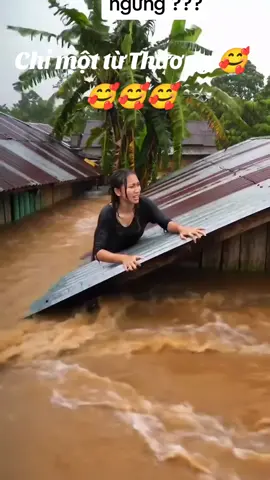 Cố gắng bám trụ để vượt qua cơn bão lũ .Cầu mong mẹ thiên nhiên đừng nổi giận .🙏🙏🙏#Baoso5 #2025🙏🙏🙏 