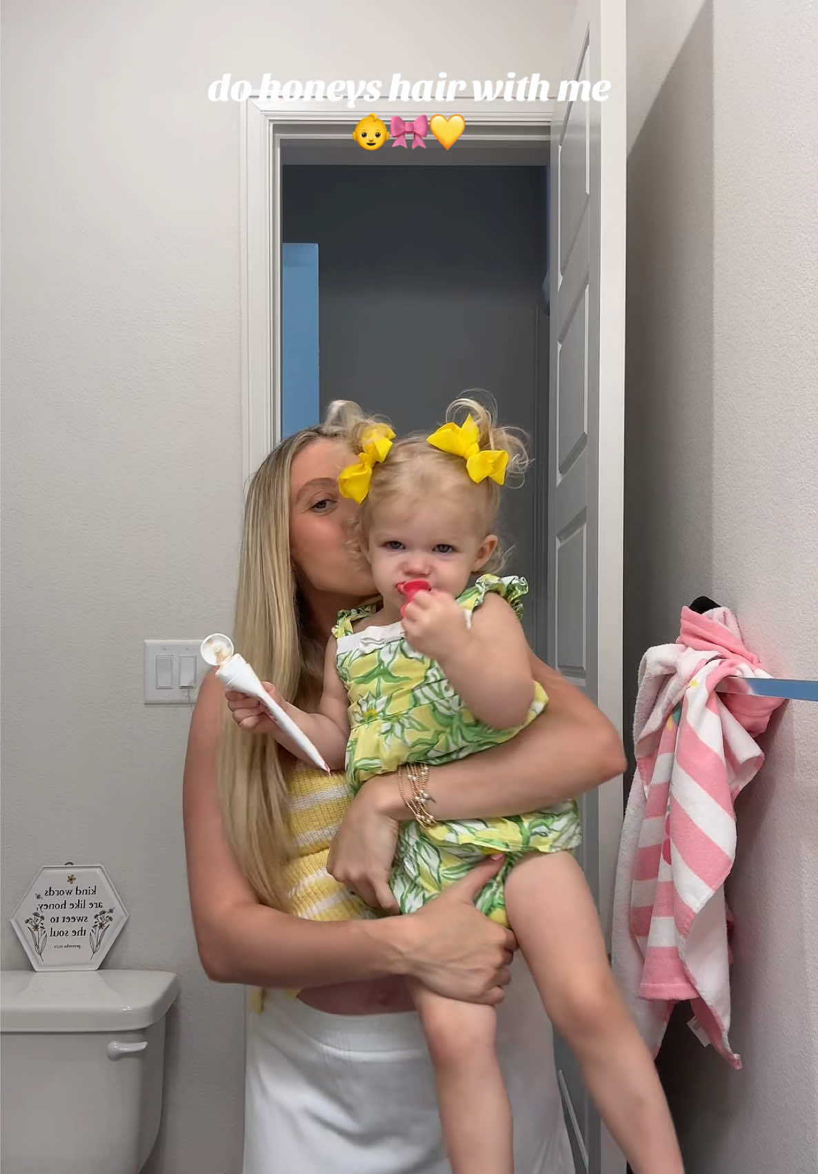 girl moms>>> #toddlergirl #toddlerhair #dohairwithme #moms #baby 