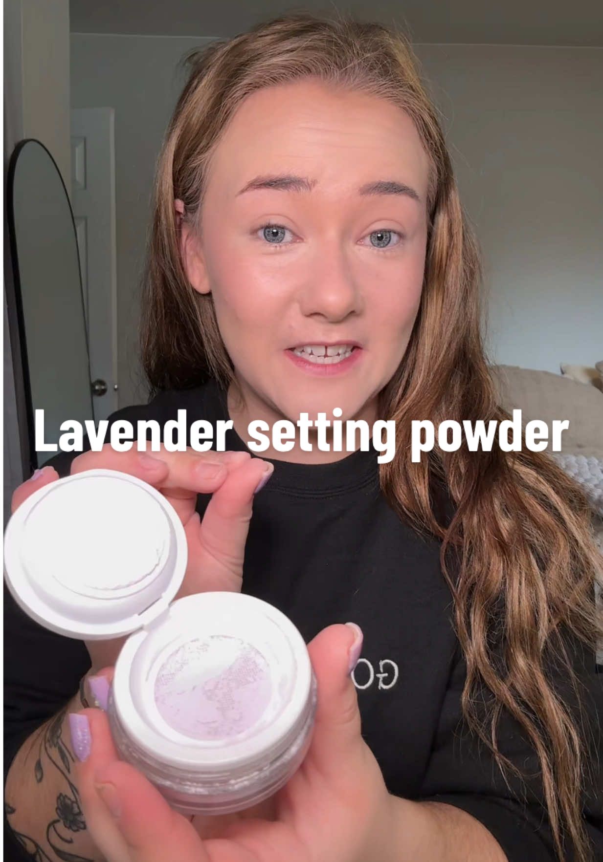 The creaseless loose setting powder in shade lavender! @tarte cosmetics #tartecosmetics #makeup #tiktokshopcreatorpicks #settingpowder #lavender 
