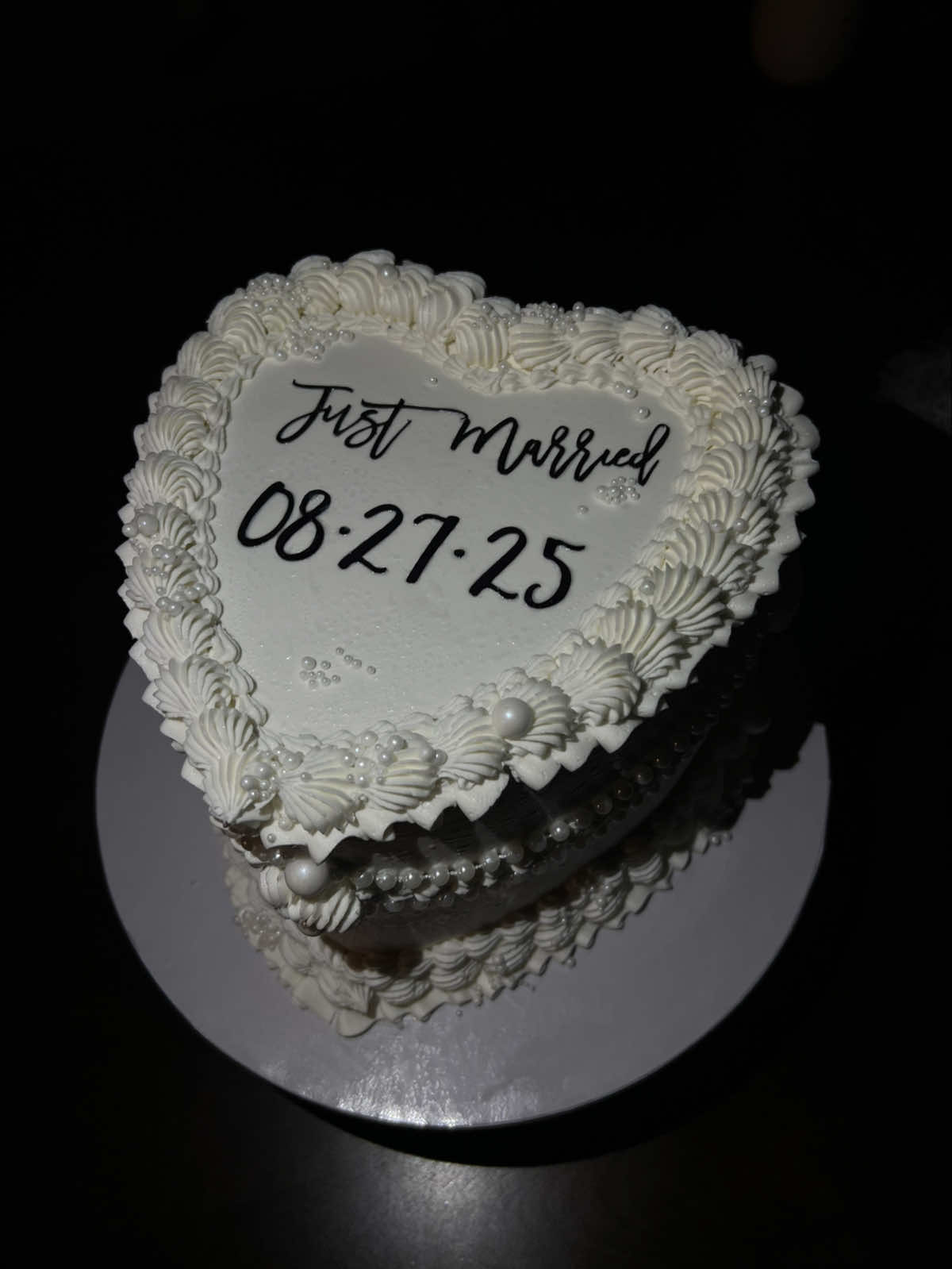 💍🤵‍♂️👰‍♀️I love Weddings ! Congrats 😍 Cake details : Rum Vanilla , 8 inch , 2 layers  #fy #customcakes #cakedecorating #miamibaker #cakeideas #browardcounty954🔥🌴 #weddingday #caketiktok 