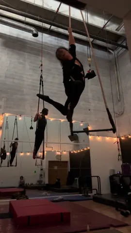 trapezing 
