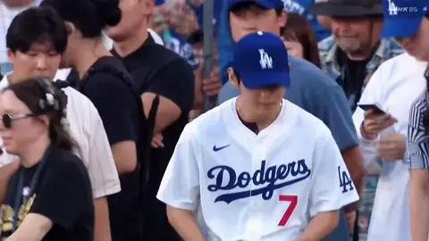 full video Kim Taehyung first pitch ⚾️ #taehyung 
