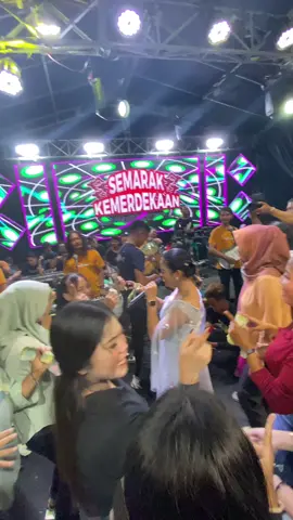 lmn ora heboh ddu wong btang🤣@NEW MISSEL LAURA D @TEAM ROSTING REALL @ternoda.story.team #fyppppppppppppppppppppppp #missellauradahlia #goyanglageday #batangsarisubang #semarakkemerdekaan 