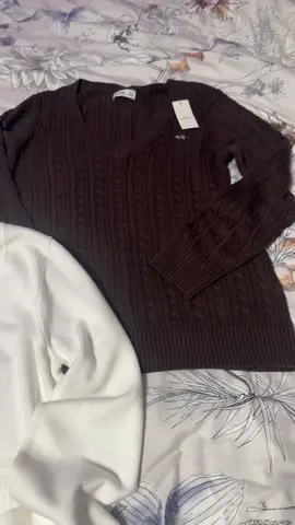 I have adult money now😝 #hollister2000s #hollister #autumnfashion #fallfashion #plussizefashion 
