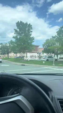 Just a lil Barnes & noble vlog  Got a sugar free vanilla latte, redeemed my free coupon at bath & body works and then bought 4 books 🥰🫶📖 Qotd: do you usually buy books in person or online? My cute pink crossbody bag is from @emmafy.official and the discount link is in my website ◡̈  My kindle case is from @blossomandbookco 🎀 #books #Vlog #asmr #barnes #barnesandnoble  