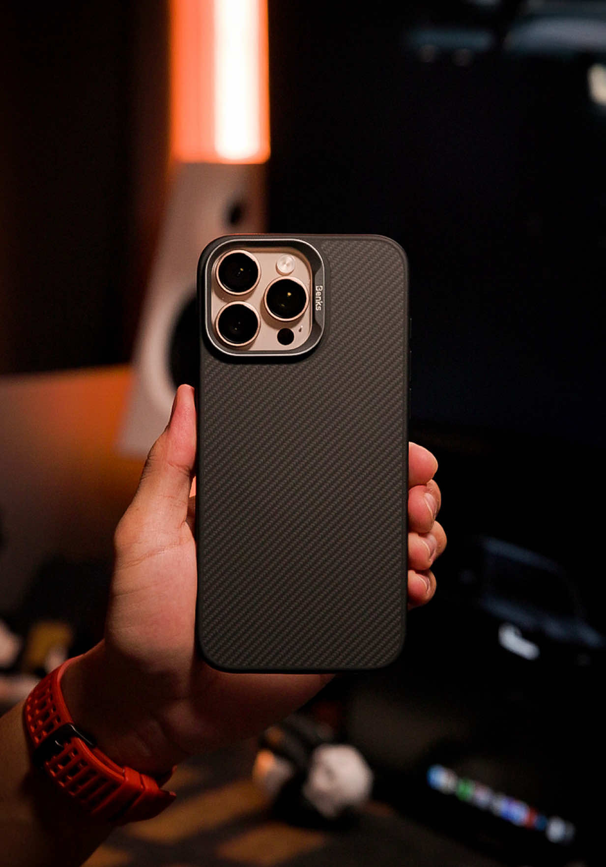 The Benks ArmorLite Case for iPhone 16 Pro Max is built with real 600D DuPont Kevlar® fiber, aerospace-grade protection in a slim, feather-light design. Just 35g, scratch-resistant, MagSafe compatible, with edge and lens protection. Premium materials, premium protection. #ArmorLiteCase #iPhoneCommunity #KevlarProtection #Benks #totokwa
