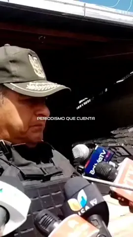 El Comando Departamental informó que en la madrugada logró interceptar un vehículo que transportaba 10 mil litros de combustible en el municipio de Viacha. De acuerdo con las pesquisas, el combustible habría sido transportado desde Patacamaya con destino a los Yungas, donde se presume que sería utilizado para actividades ilícitas de minería. La fuerza policial detuvo a dos individuos que serán puestos a disposición de la Fuerza Especial de Lucha Contra el Crimen por el delito de almacenamiento, comercialización y adquisición ilegal de combustible. #PeriodismoQueCuenta #deUltimo #ElAlto #ElAlto #Policía 