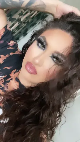 shhhmokey eye for shhhpooky shhhzznnn 👁️👁️ what is your go to eye look for fall?! #smokeyeye #fallmakeup #fallmakeuplook 