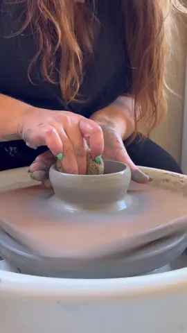 My favorite pottery wheel for beginners, people on a budget, and people with limited space 🫶🏻