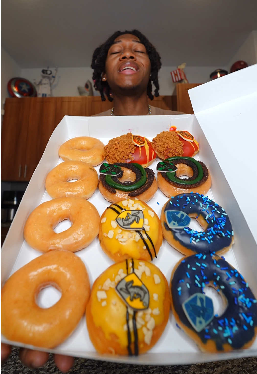 Trying LIMITED EDITION Harry Potter House Of Hogwarts Krispy Kreme Donuts! 🍩 #food #mukbang #krispykreme #harrypotter #sae 