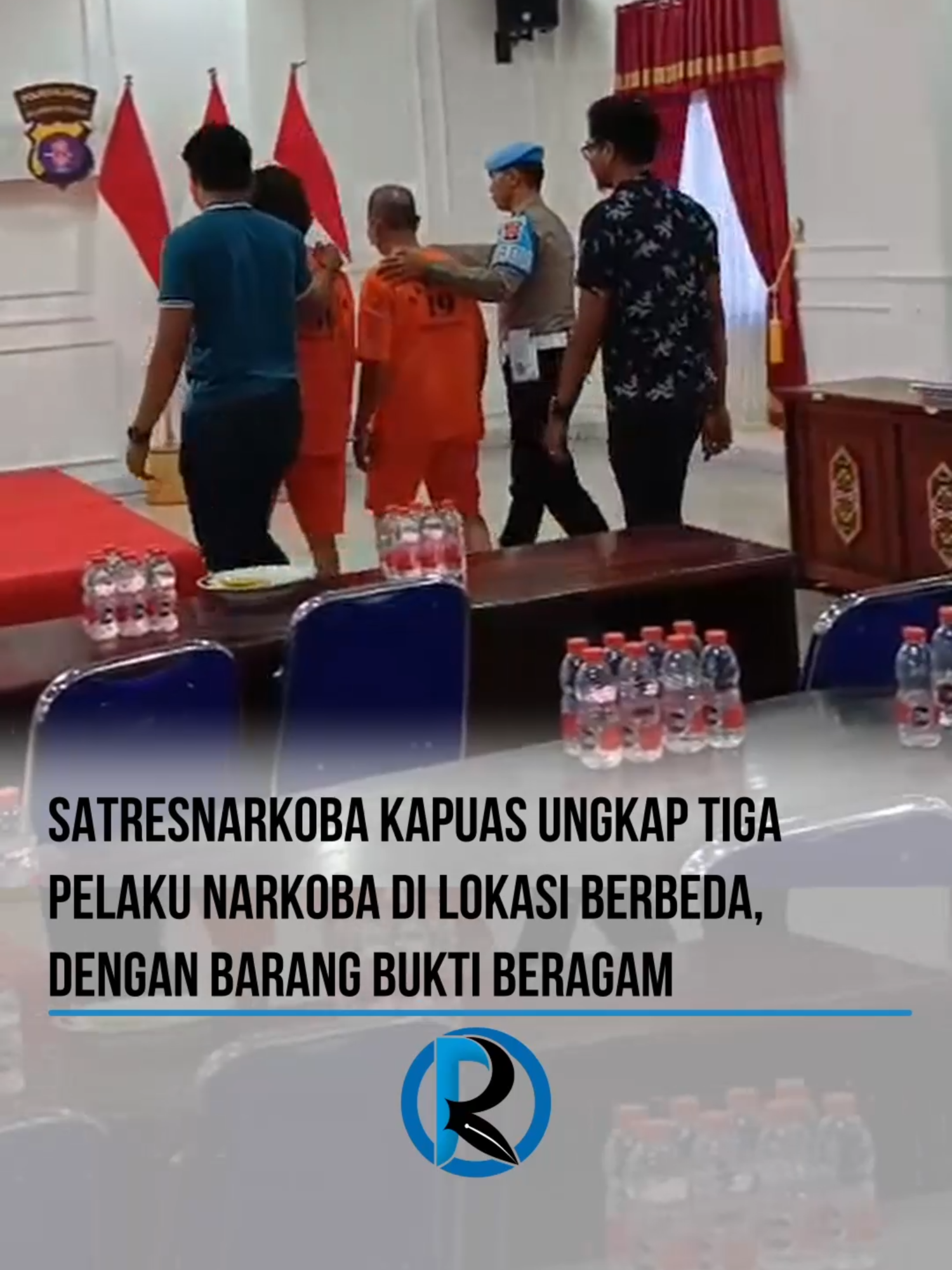 Jajaran Satuan Reserse Narkoba (Satresnarkoba) Polres Kapuas berhasil meringkus tiga pelaku pengedar narkoba dalam operasi terpisah di tiga lokasi berbeda yaitu di Kecamatan Timpah, Kecamatan Mantangai serta Desa Bagugus Jalan Lintas Kapuas Buntok. Baca selengkapnya di radarkalteng.com #palangkaekspres #radarkalteng #palangkaraya #kalteng #polres