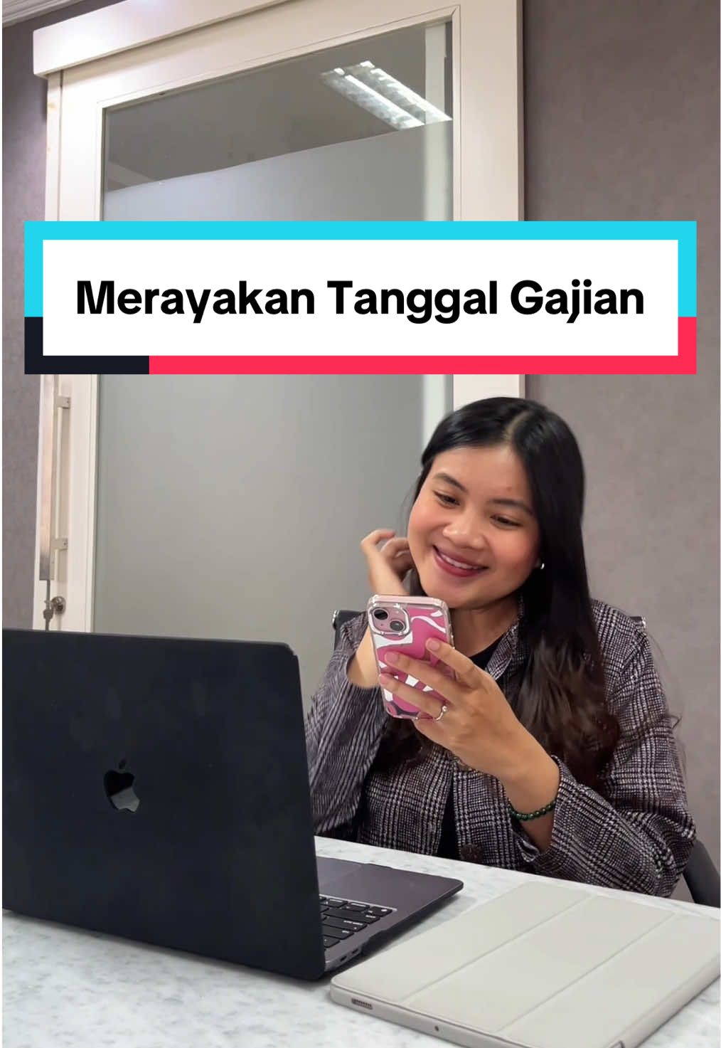 CATET TANGGALNYA!  Setiap tanggal 25 ada promo GAJIANEMAS di Pegadaian Digital. Sahabat Pegadaian bisa dapet diskon sampe 50rb!  Cek syarat dan ketentuannya di website sahabat.pegadaian.co.id ya! #Pegadaian #SahabatPegadaian #PromoGajian #GajianEmas