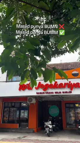 Tahukah kamu kalau Masjid Jogokariyan Jogja memiliki BUMM?  apa itu BUMM? BUMM (Badan Usaha Milik Masjid) merupakan unit - unit usaha yg menjadi sumber pendanaan yg digunakan untuk operasional masjid. Nah, toko @rotijogokariyan ini merupakan salah satunya.. dan masih terbilang baru 🥰 Berbelanja Toko Roti Jogokariyan ini, artinya kamu ikut berkontribusi dalam meningkatkan perputaran ekonomi, pemberdayaan masyarakat serta keberlanjutan program sosial masjid Jogokariyan @Masjid Jogokariyan . MasyaAllah 😍❤️ Gimana? Udah tertarik mau nyobain aneka produknya? Yuk langsung kesini ✨ #masjidjogokariyanjogja #masjidjogokariyan #rotijogokariyan #tokorotijogokariyan #tokorotijogja 