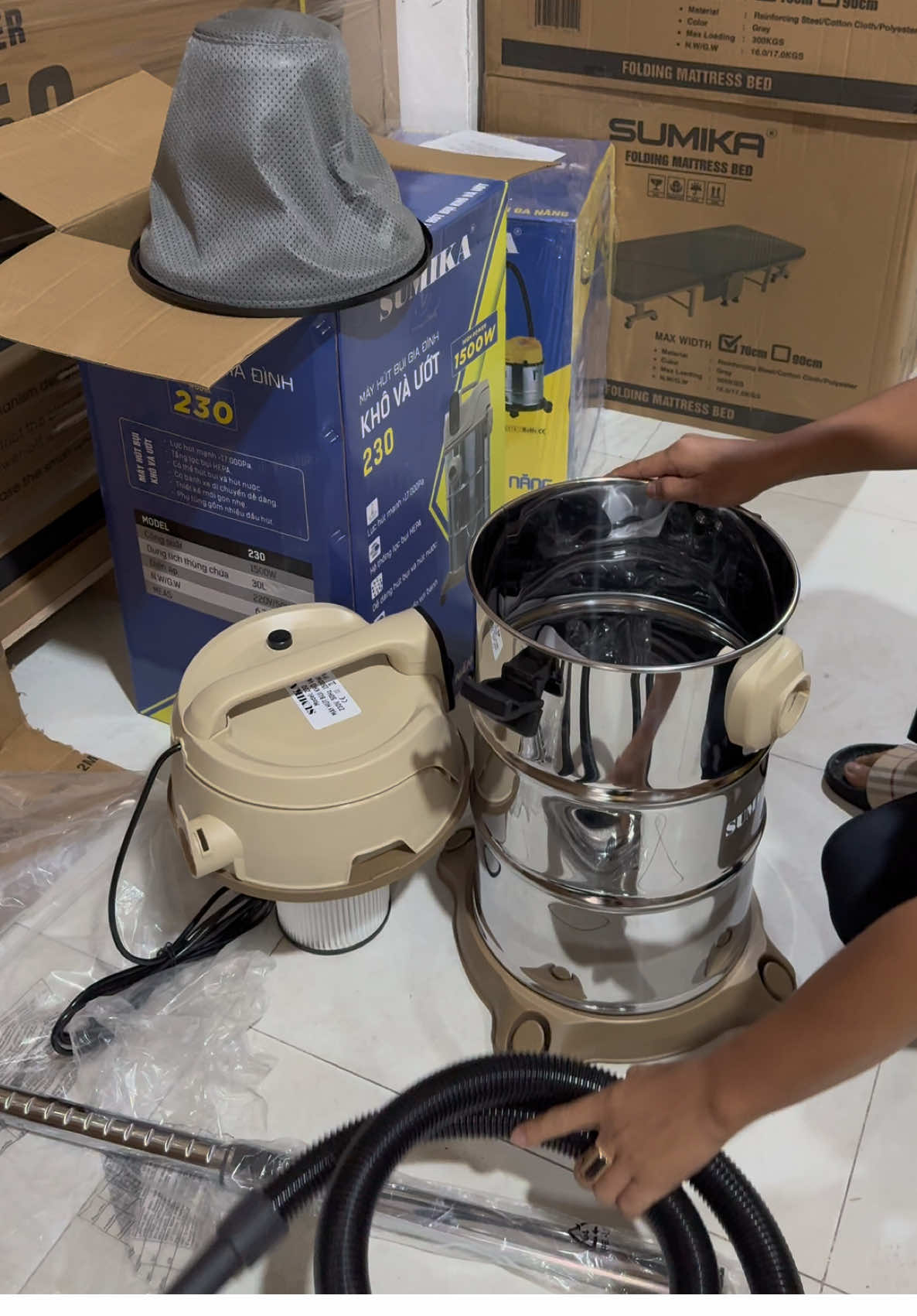 Phụ kiện máy hút bụi Sumika 230 nằm ở đâu mời anh em xem video nhé, máy hút bụi Sumika 230 #mayhutbui #mayhutbuisumika #mayhutbuigiadinh #sumikahome #230 