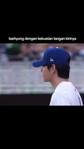 gua sebagai kidal bangga banget gua tau taehyung itu bisa dua tangan ya guys gak kanan doang tapi kiri juga   dia ada cerita di winter ahead behind the scene tentang tangannya  #kimtaehyung #taehyung #vbts #thv  #baseball 