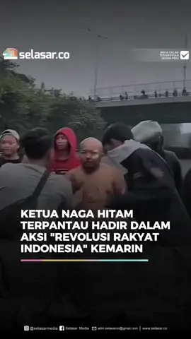 Ketua Naga Hitam sampai ikut turun ke jalan kemarin, pertanda apa ini? 😅 _____ Aksi demonstrasi bertajuk “Revolusi Rakyat Indonesia” digelar di depan Gedung DPR/MPR RI pada Senin, 25 Agustus 2025. Ribuan massa dari berbagai kalangan turun ke jalan untuk memprotes kenaikan tunjangan perumahan dan gaji anggota DPR yang nilainya mencapai sekitar Rp120 juta. Peristiwa ini langsung menyita perhatian publik dan ramai diperbincangkan di media sosial. Gelombang protes tersebut juga dipicu oleh sejumlah kebijakan DPR yang dinilai tidak berpihak kepada rakyat, termasuk regulasi kontroversial seperti UU TNI serta rencana pengesahan RUU Polri, RUU Penyiaran, RUU KUHAP, dan RUU Agraria.