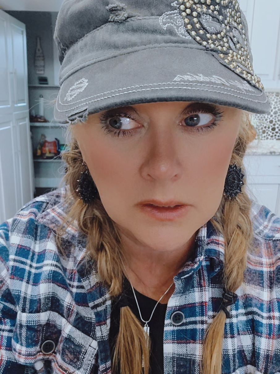 #gaslightingmyself #ineedtherapy #somuchtrauma #trauma #whatno 