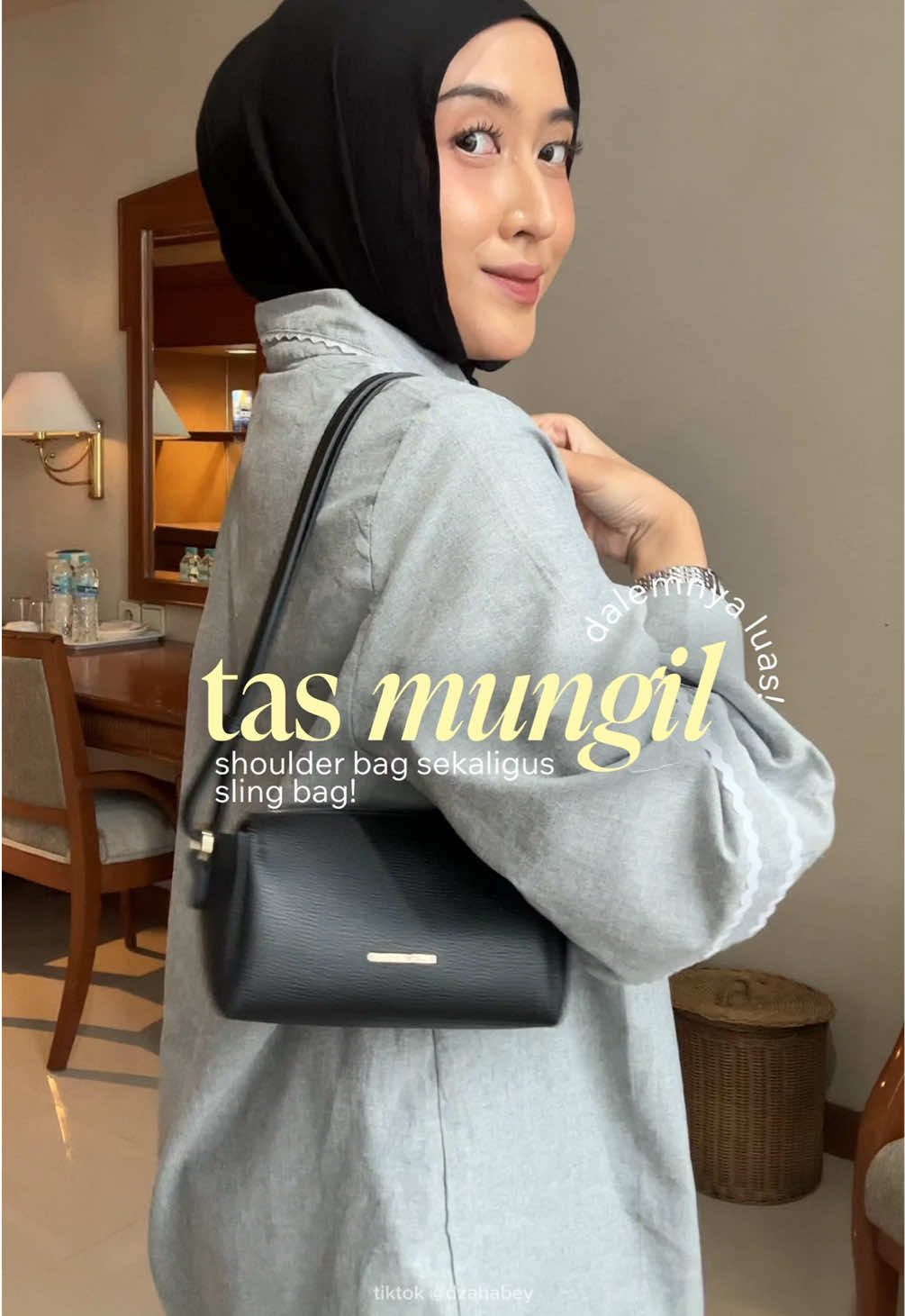 keliatan kecil padahal dalemnya spacious 3 sekat 😍✨ #shoulderbag #rekomendasitas #tasbahu #slingbag #lescatino 