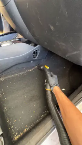 🧹💺 “Cada detalhe faz a diferença… olha a transformação só com a etapa de aspiração no carpete do carro 🚘 ”  #cardetailing #carinteriorcleaning #carvacuum #fyp  #creatorsearchinsights 