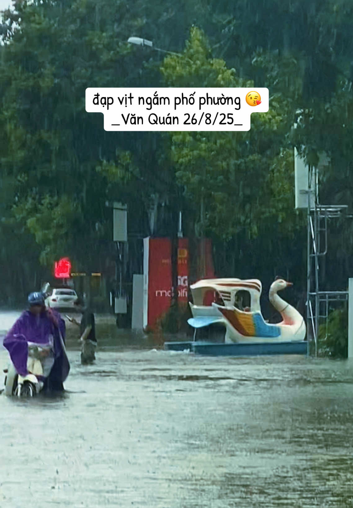 ngập lụt không đợi cty cho nghỉ mà xin nghỉ lun cho đỡ nhấp nhổm 🤣🤣🤣#CapCut #hanoi #bão #ngậplụt 