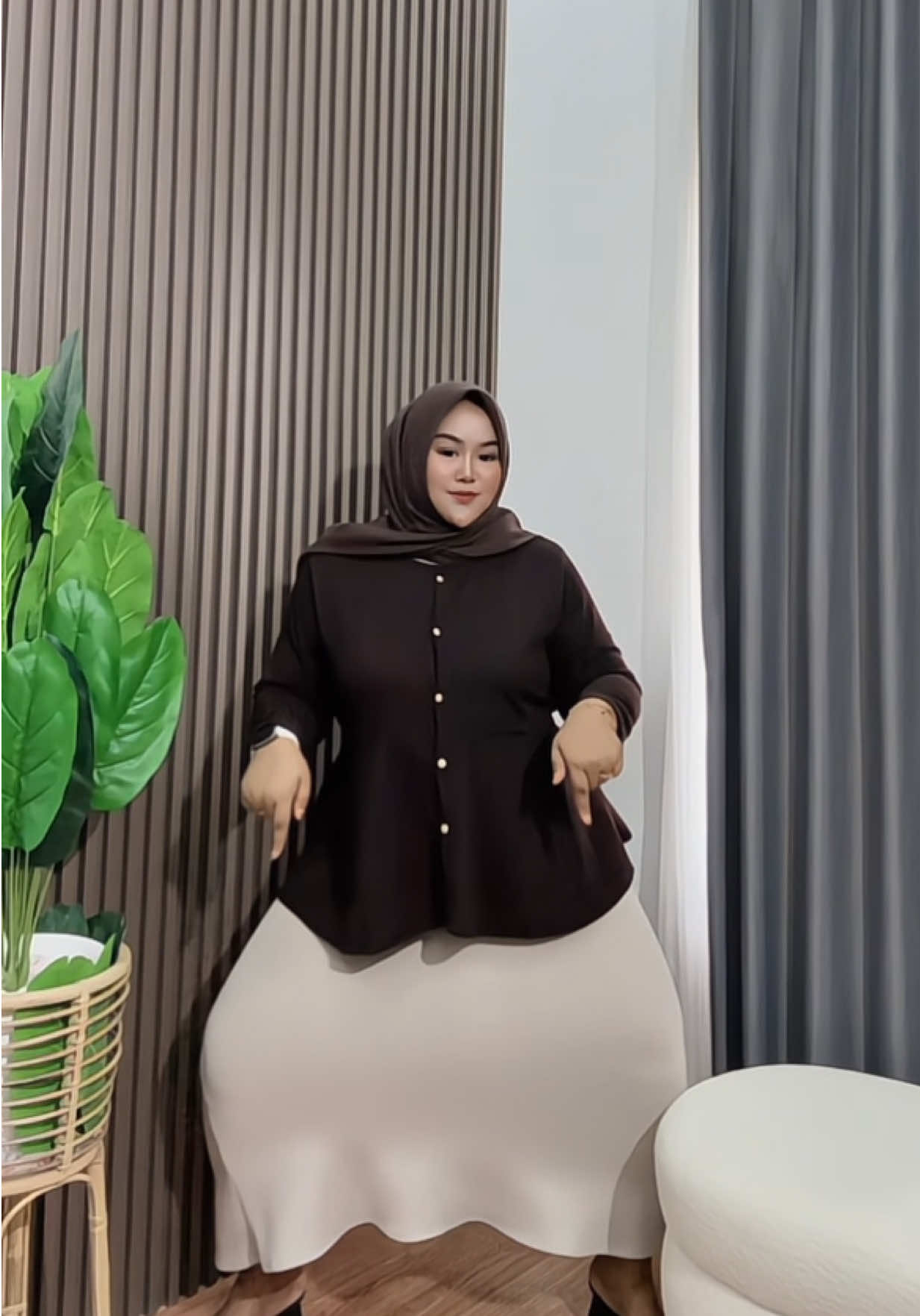 Jumbo sih tapi bikin efek badan lebih ramping 😋 #rokmermaid #rokscuba #rokjumbo #ootdrok #outfitrok 
