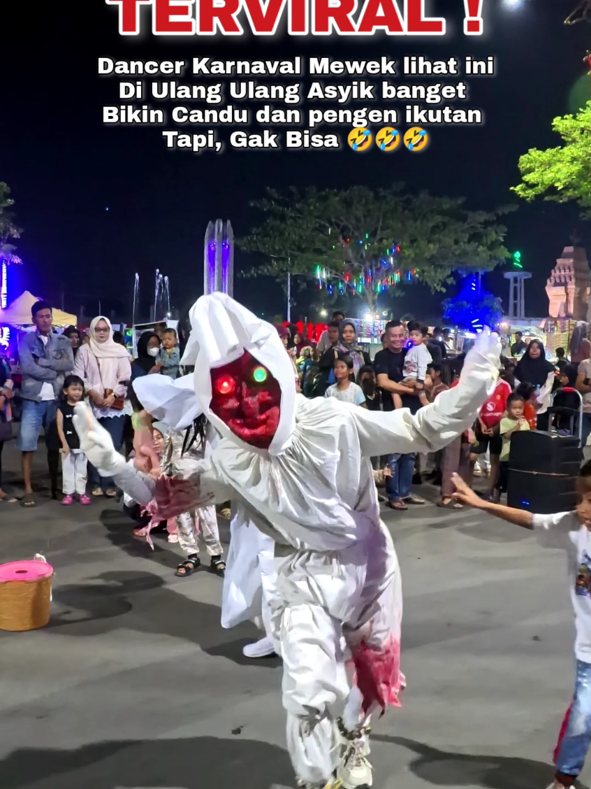 TERVIRAL ! Dancer Karnaval Mewek lihat ini Di ulang ulang asyik banget bikin candu dan pengen ikutan tapi gak bisa 🤣🤣🤣  POCONG VIRAL INDRAMAYU (Dancer pocong/Pocong joged, Joged, Joged viral, Dance) #pocong #pocongviral #joged #jogedviral #dance                        