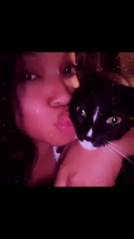 Just a girl & her cat. 🐾