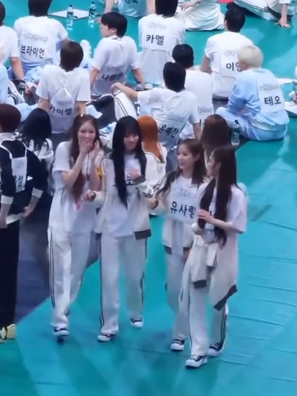 Love seeing izna and naya interact so much💕 big thanks to nayas for showing up and cheering for our girls~❤ ISAC 2025 ⛧250825⛧ ©我不正常 #izna #mai #koko #sarang #saebi #naya #이즈나 #イズナ #伊兹娜 #naraikoko #isac #2025 #funnymoments #5thgen #kpop #fy 