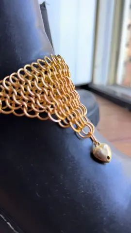 It’s gold baby! Stainless steel gold plated chainmail boot anklets…with hearts 💛#chainmail #renaissance #renfaire 